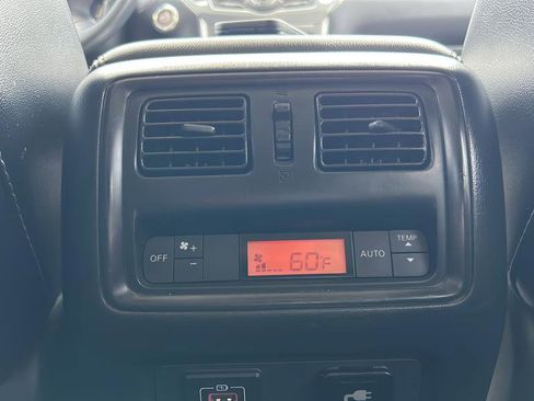 Used 2018 Nissan Pathfinder SL image 15