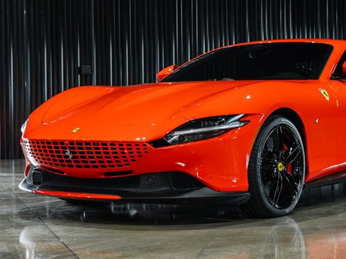 Used 2021 Ferrari Roma RWD image 4