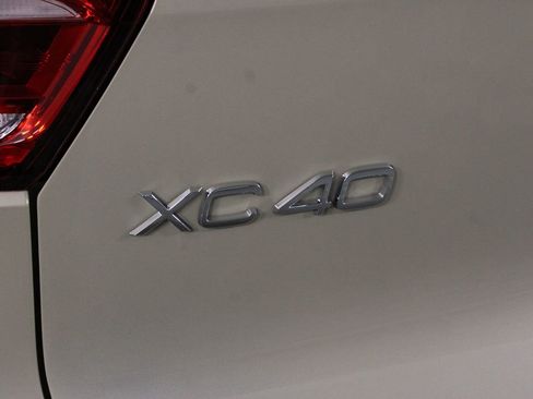 New 2026 Volvo XC40 B5 Ultra w/ Climate Package AWD/4WD image 16