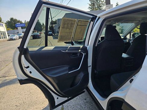 Used 2024 Toyota RAV4 LE AWD/4WD image 17