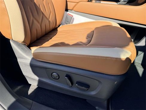 New 2026 Nissan Pathfinder Platinum image 9