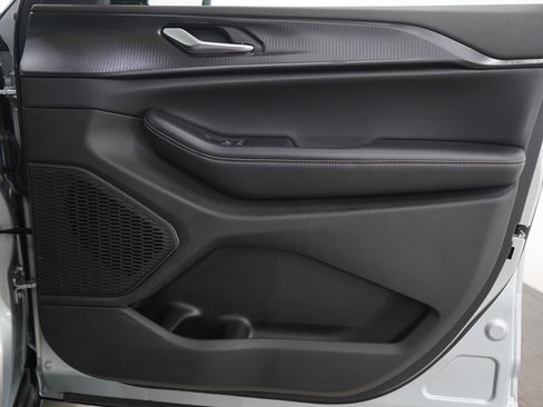 Used 2023 Jeep Grand Cherokee L Laredo image 10