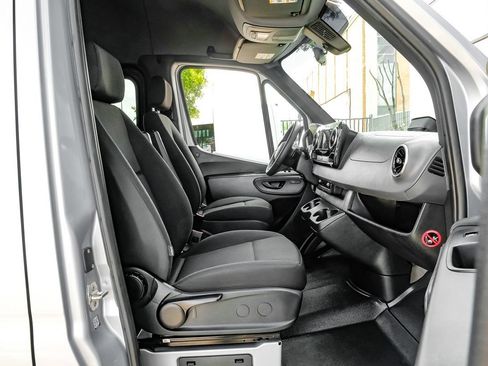 Used 2025 Mercedes-Benz Sprinter 2500 image 24