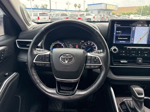 Used 2022 Toyota Highlander Platinum image 12