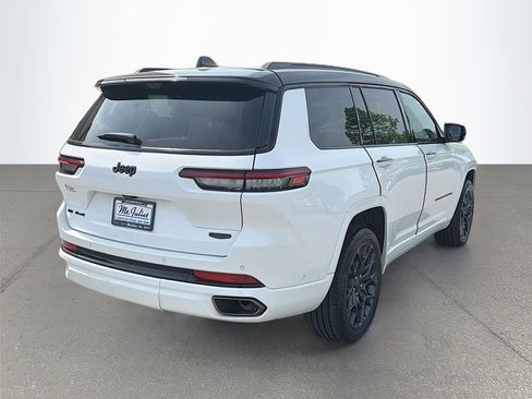 Used 2023 Jeep Grand Cherokee L Summit w/ Advanced Protech Group IV AWD/4WD image 4