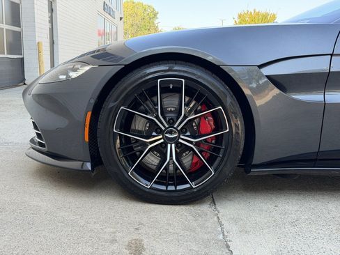 Used 2023 Aston Martin V8 Vantage Roadster RWD image 22