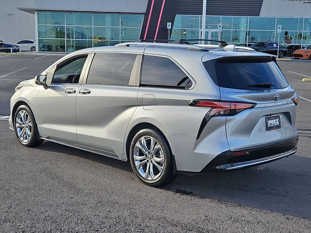 Used 2023 Toyota Sienna Platinum FWD image 8