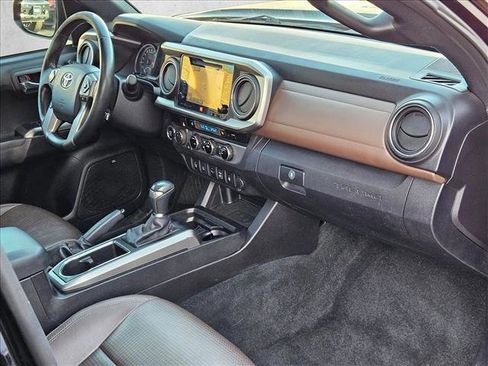 Used 2016 Toyota Tacoma Limited w/ Towing Package image 21