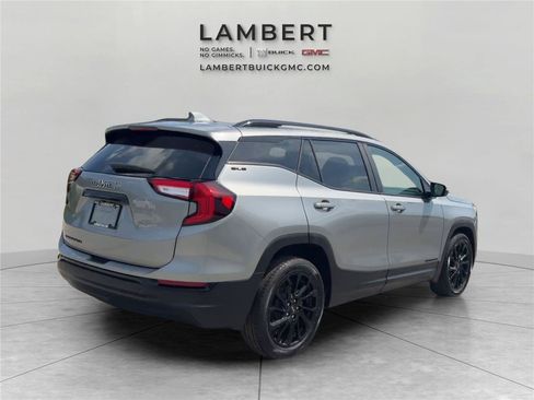 Used 2024 GMC Terrain SLE w/ Driver Convenience Package FWD image 5