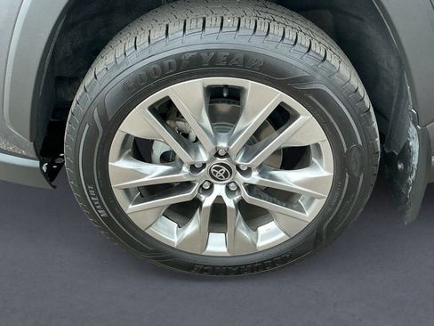 Used 2021 Toyota RAV4 Limited AWD/4WD image 9