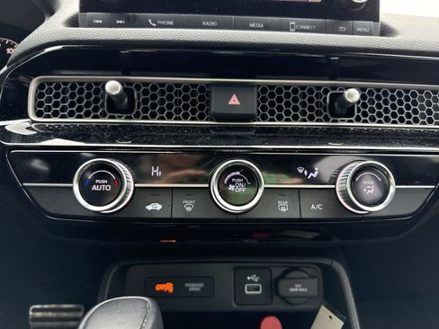 Used 2023 Honda Civic Sport image 18