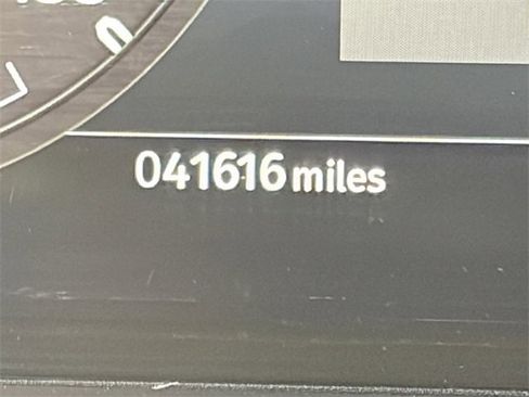 Used 2023 Land Rover Defender 110 S image 12