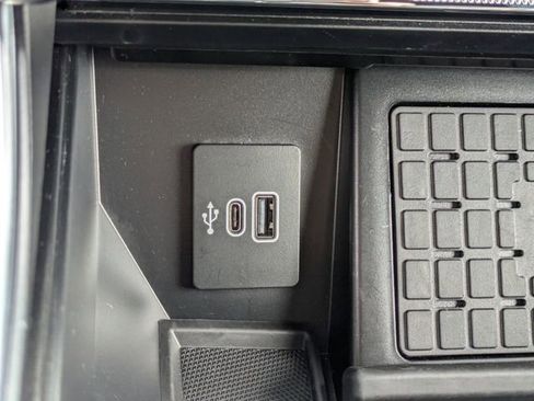 Used 2025 Ford F150 Platinum w/ FX4 Off-Road Package image 23