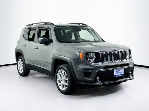 Used 2022 Jeep Renegade Latitude AWD/4WD image 3