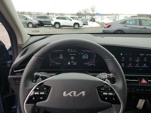 Used 2023 Kia Niro SX Touring image 13