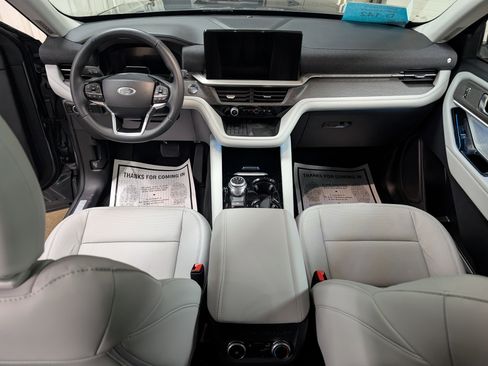 Used 2025 Ford Explorer Platinum w/ LUX Leather Package image 10