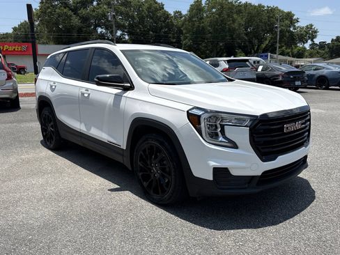Used 2023 GMC Terrain SLE w/ Driver Convenience Package FWD image 7