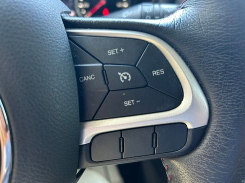 Used 2017 Jeep Renegade Trailhawk AWD/4WD image 22