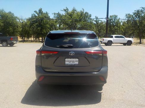 Used 2020 Toyota Highlander L image 6