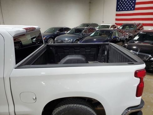 Used 2023 Chevrolet Silverado 1500 LT w/ Z71 Off-Road Package AWD/4WD image 45