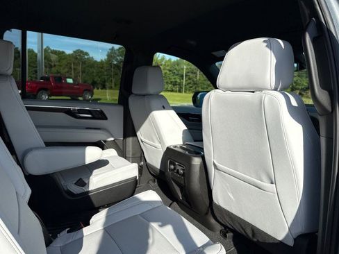 New 2025 Chevrolet Suburban Premier image 15