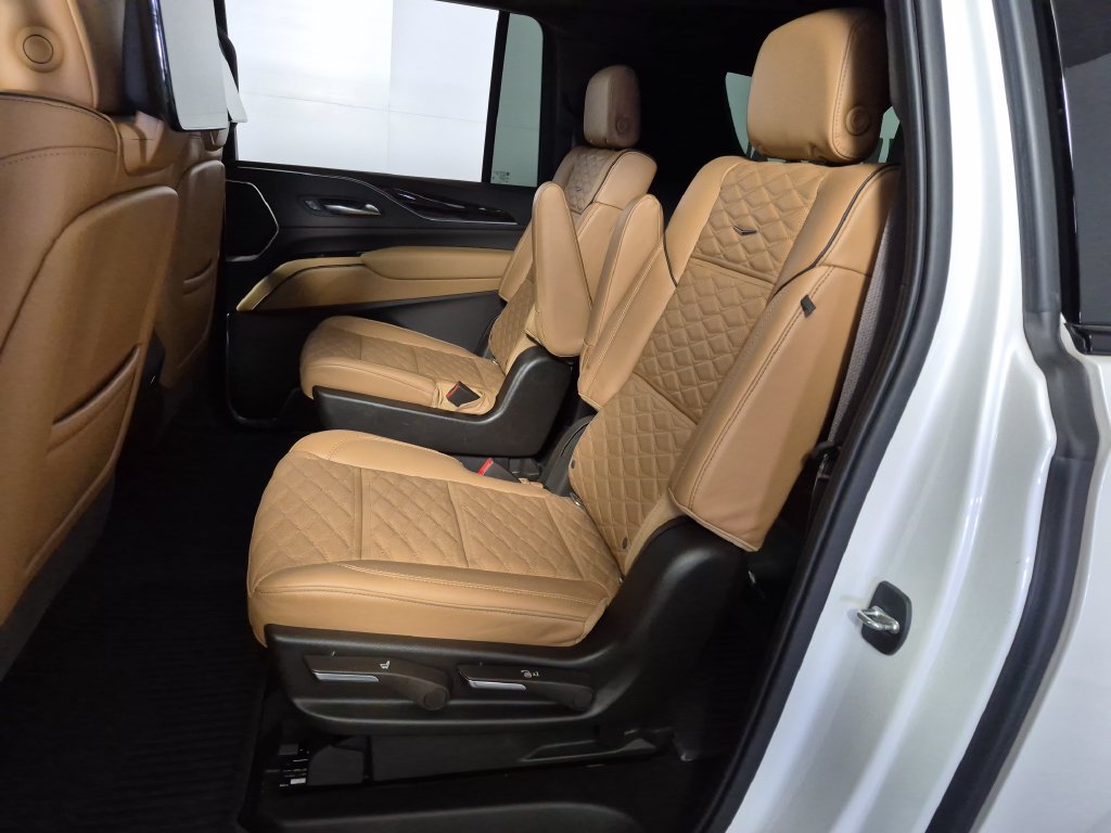 Used 2021 Cadillac Escalade ESV Sport w/ Driver Assist Tech Package AWD/4WD image 27
