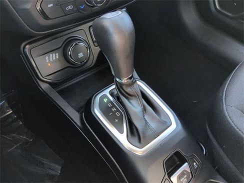 Used 2023 Jeep Renegade Latitude image 33