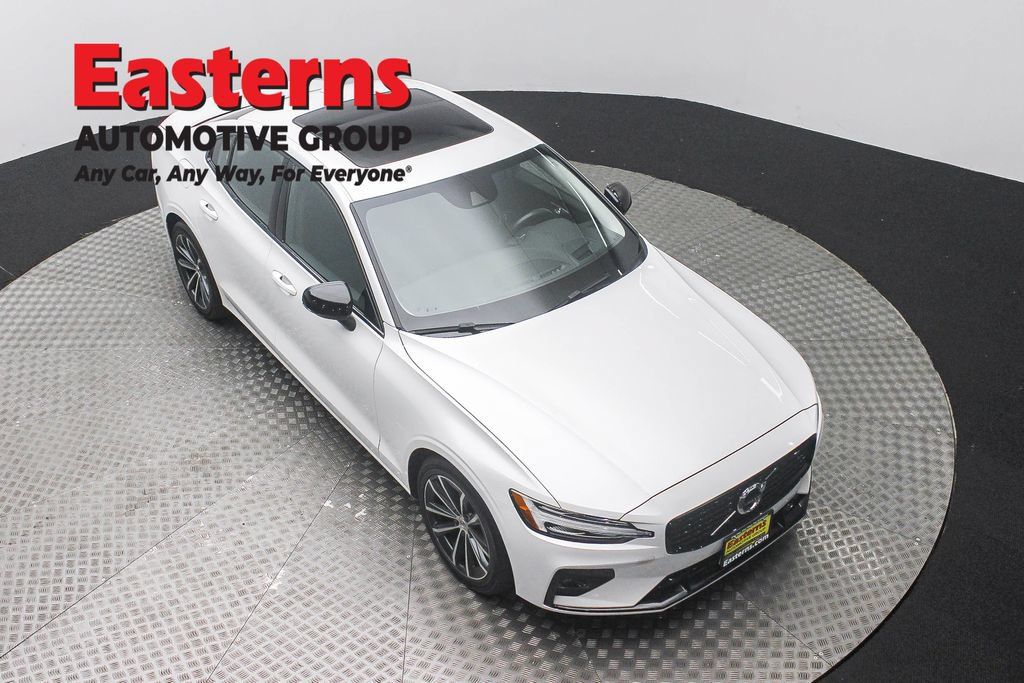 Used 2022 Volvo S60 B5 Inscription FWD image 5