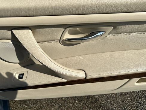 Used 2013 BMW 335i Convertible w/ Premium Pkg RWD image 29