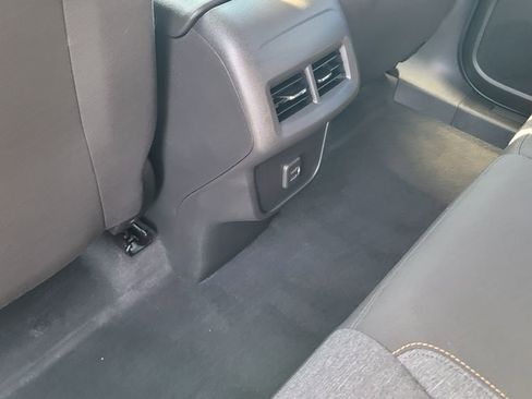Used 2023 Chevrolet Equinox LT FWD image 26