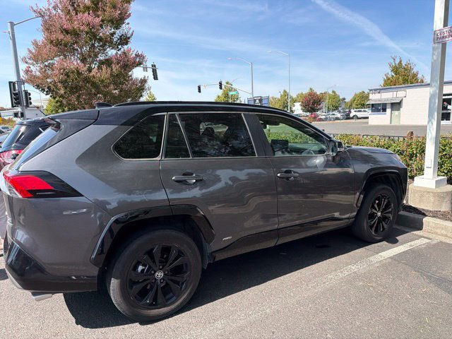 Used 2023 Toyota RAV4 XSE AWD/4WD image 5