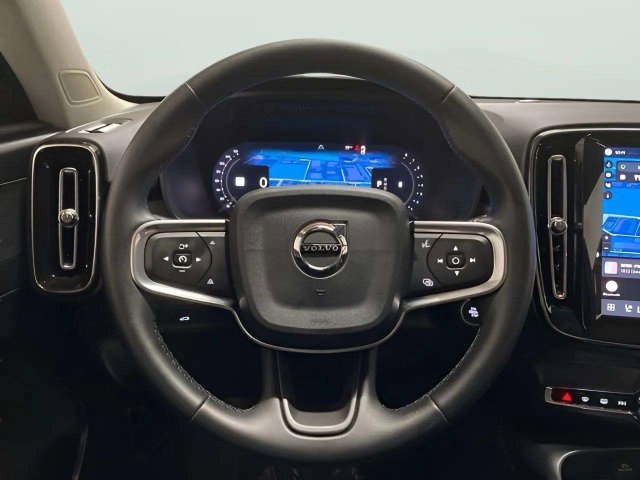 Used 2025 Volvo XC40 B5 Plus AWD/4WD image 13
