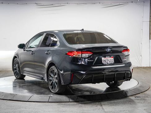 Certified 2024 Toyota Corolla SE FWD image 3
