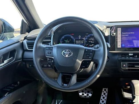Used 2025 Toyota Camry XSE FWD image 15