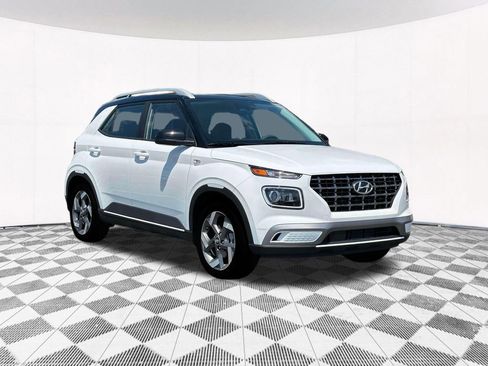 Used 2025 Hyundai Venue Limited image 13