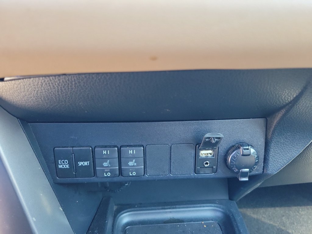 Used 2018 Toyota RAV4 Limited FWD image 24