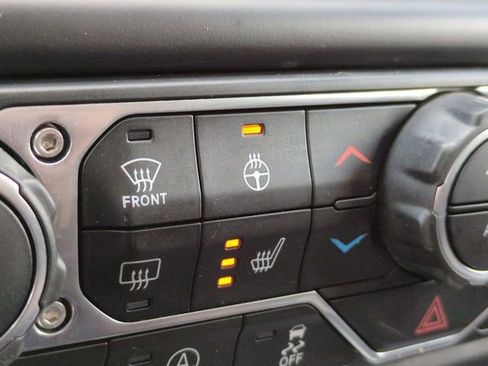 Used 2019 Jeep Wrangler Unlimited Rubicon w/ Cold Weather Group image 22