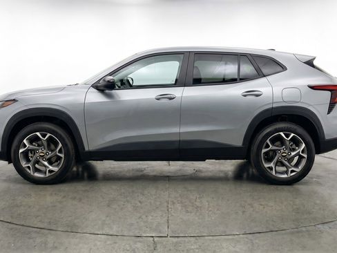 Used 2025 Chevrolet Trax LT FWD image 5