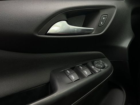 Used 2025 Buick Envista Preferred image 19