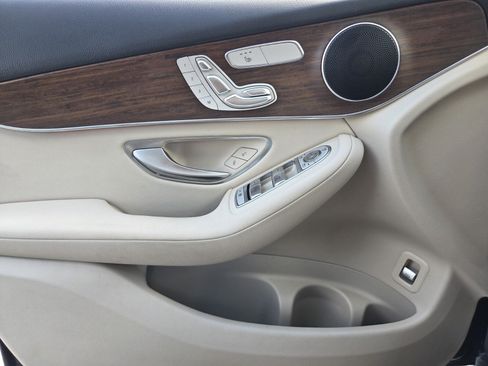 Used 2022 Mercedes-Benz GLC 300 4MATIC image 21