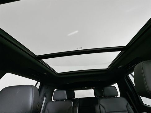 Used 2021 Chevrolet Tahoe Z71 w/ Luxury Package image 22