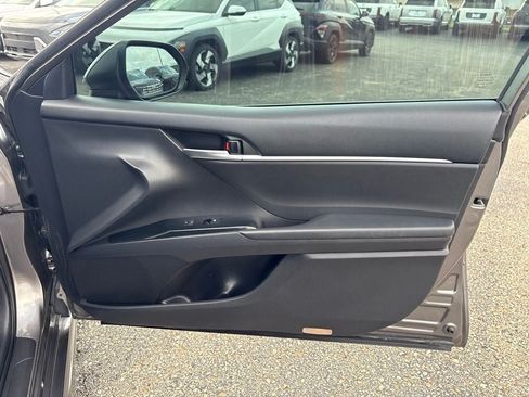 Used 2018 Toyota Camry SE FWD image 35