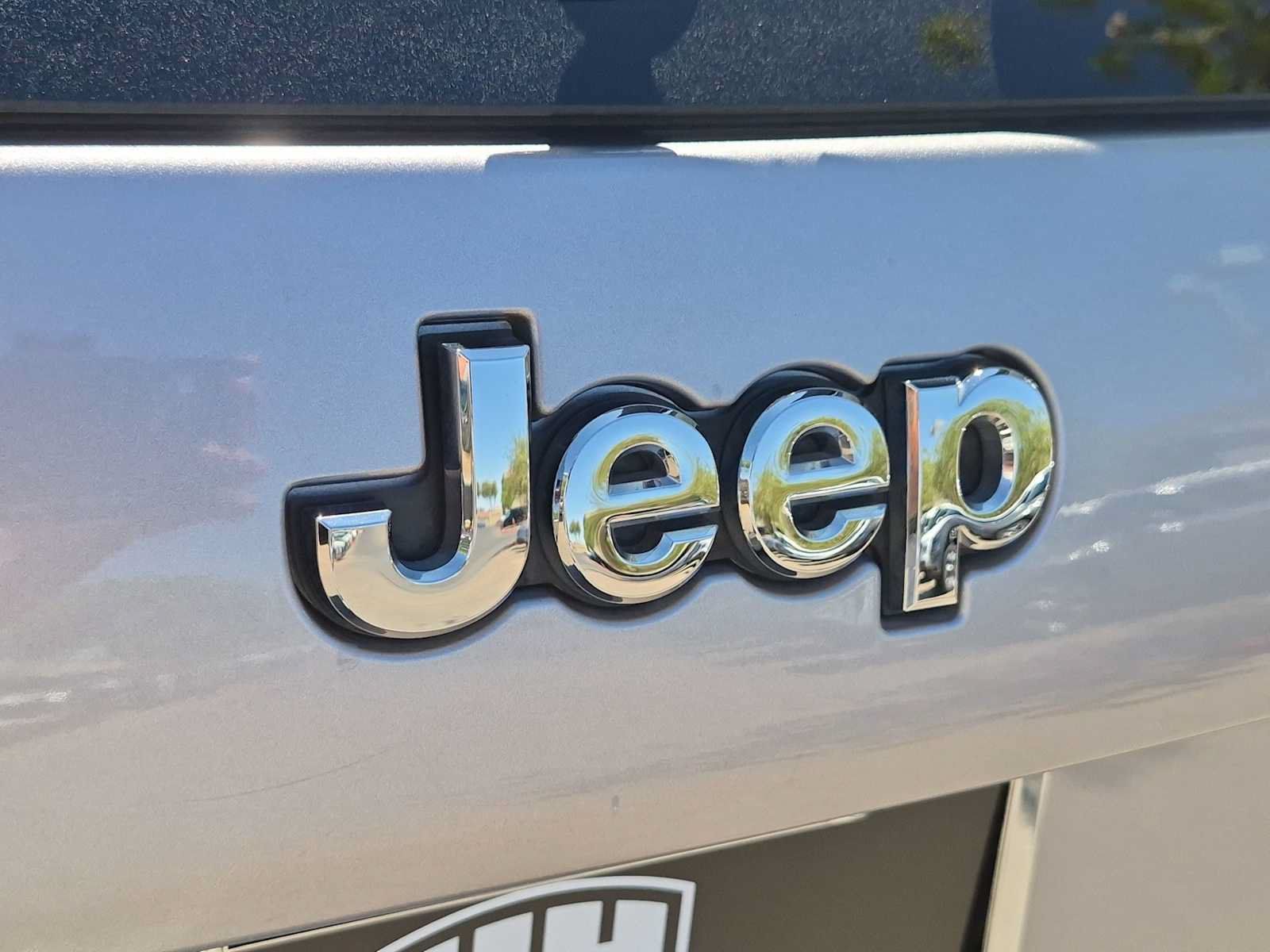 Used 2019 Jeep Cherokee Latitude Plus w/ Cold Weather Group AWD/4WD image 11