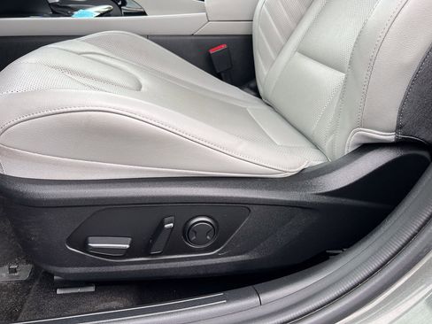 Used 2024 Hyundai Elantra Limited FWD image 15