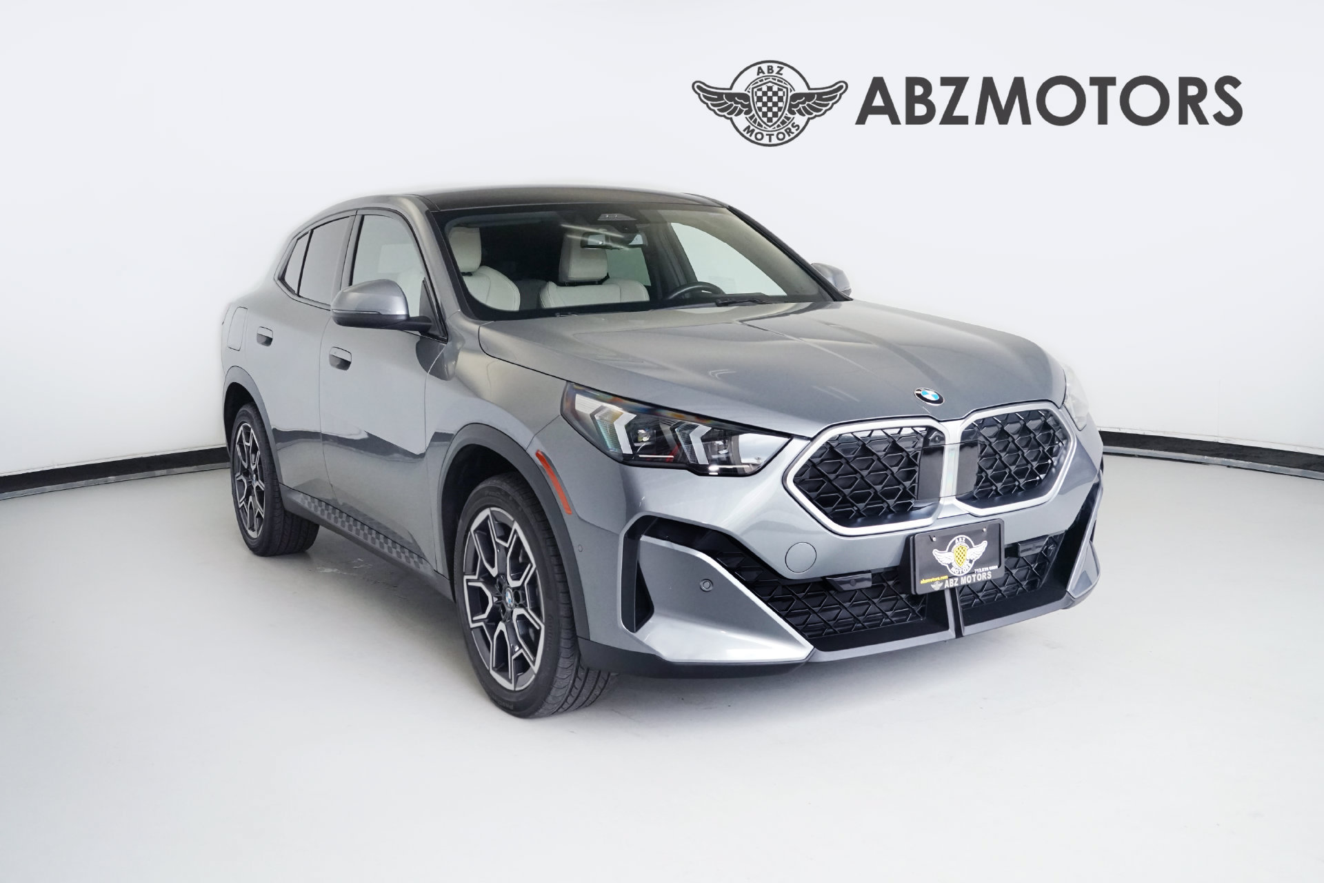 Used 2025 BMW X2 xDrive28i w/ Premium Package AWD/4WD image 1
