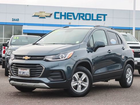 Certified 2022 Chevrolet Trax LT w/ LT Convenience Package image 1
