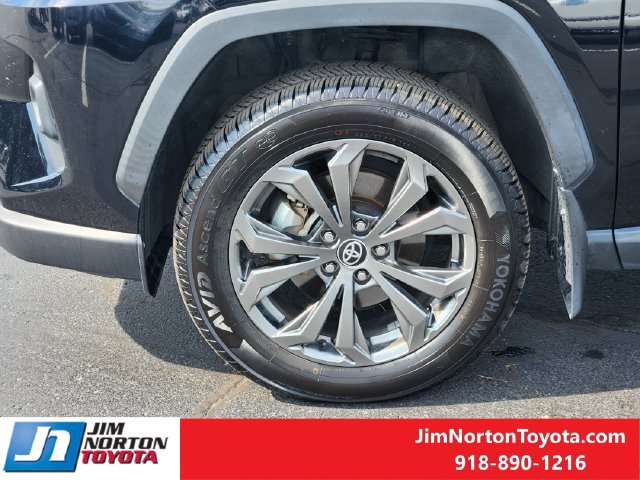 Used 2022 Toyota RAV4 XLE Premium AWD/4WD image 13