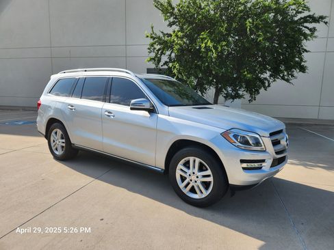 Used 2014 Mercedes-Benz GL 350 BlueTEC 4MATIC image 11