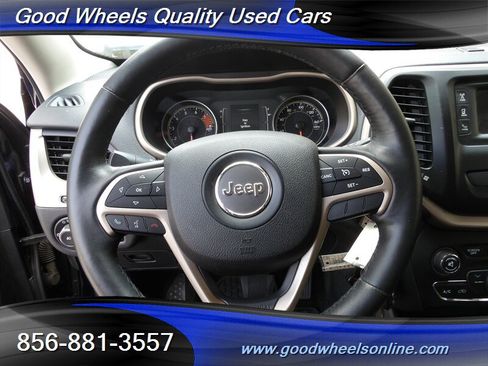 Used 2016 Jeep Cherokee Latitude w/ Cold Weather Group AWD/4WD image 16