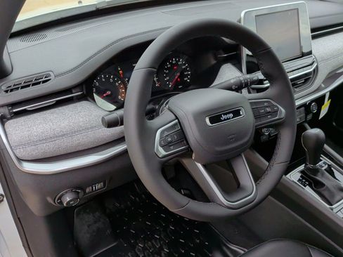 New 2026 Jeep Compass Latitude image 13